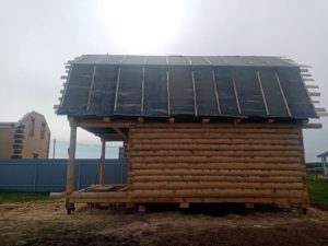 Построили эту баню на участке клиента всего за два дня! Два этажа, терраса, потрясающее ароматное бревно!
