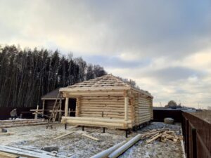 Готовая красивая банька 5,5х7,5 метров с вальмовой крышей